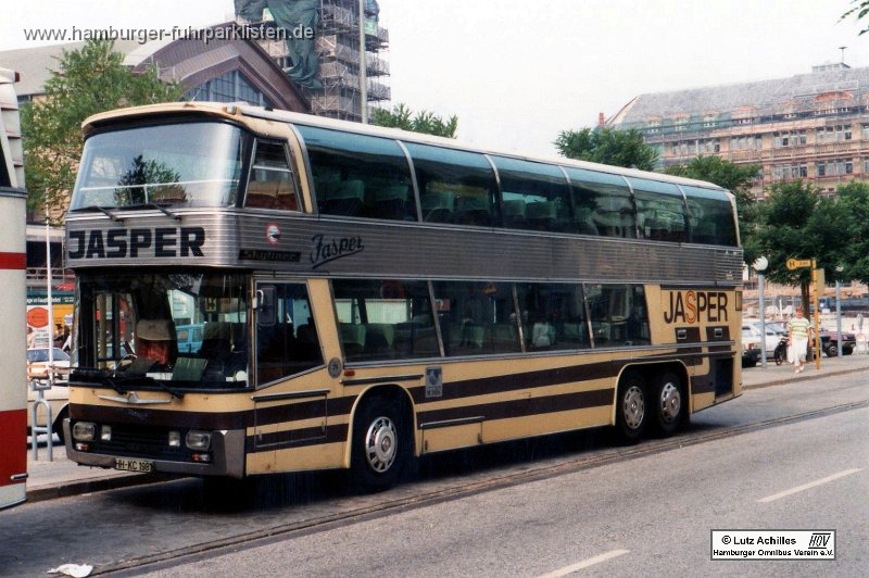 1977-81-11,Neoplan N 22-3 Skyliner,LA.jpg